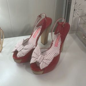 7.5 Red Heels